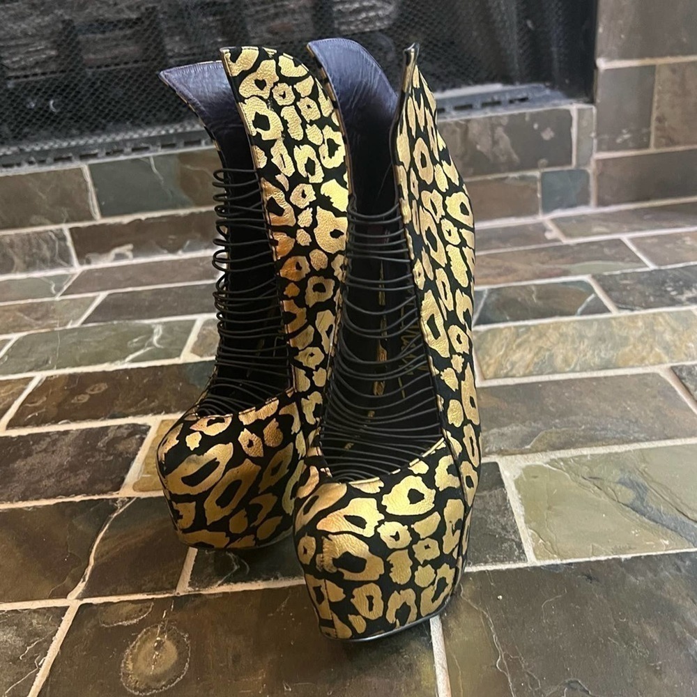 Heels // London Trash #010 - Picture 4 of 10
